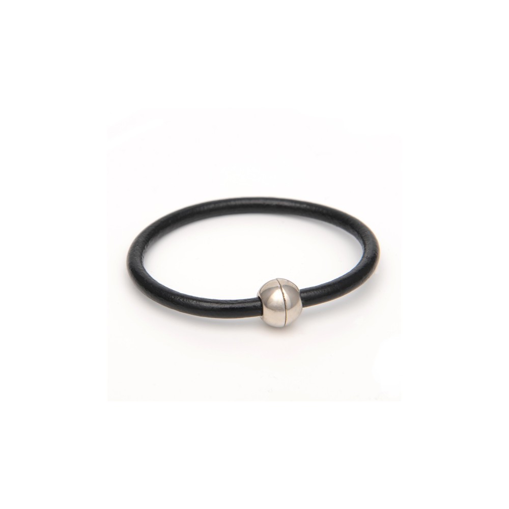 Leather bracelet and ball magnetic clasp