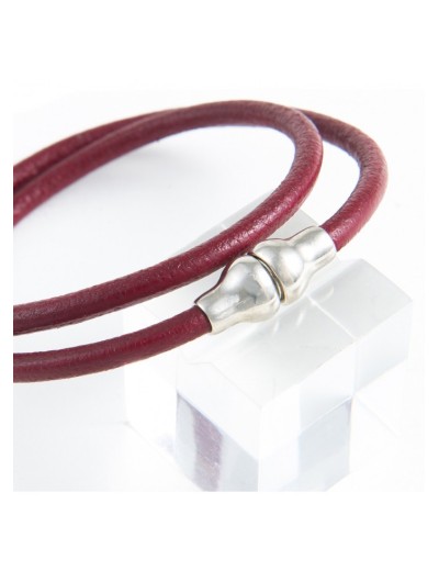 Leather bracelet and magnetic clasp