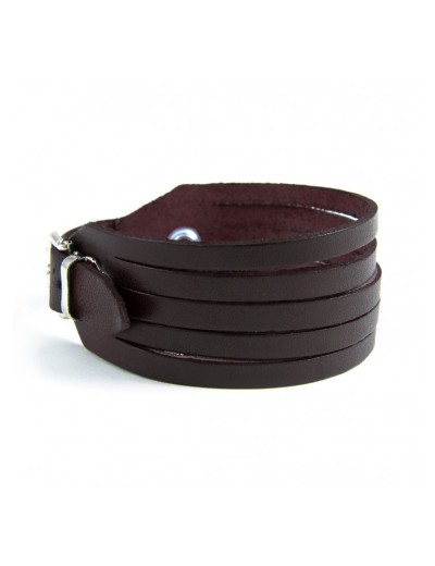 Leather bracelet cut in straps with adjustable clasp.