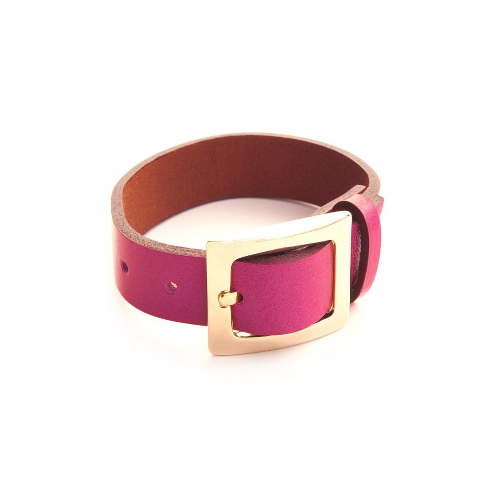 Leather bracelet and belt clasp in gold fashion jewellery.