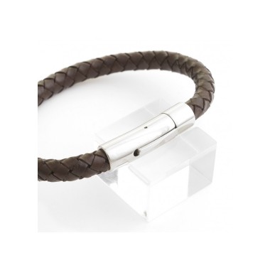 Bracelet en cuir rond et fermoir en acier inoxidable.