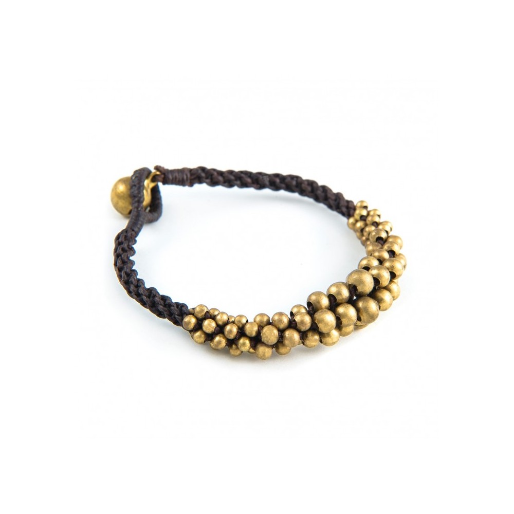 Bracelet macraméd with crescendo size brass beads.