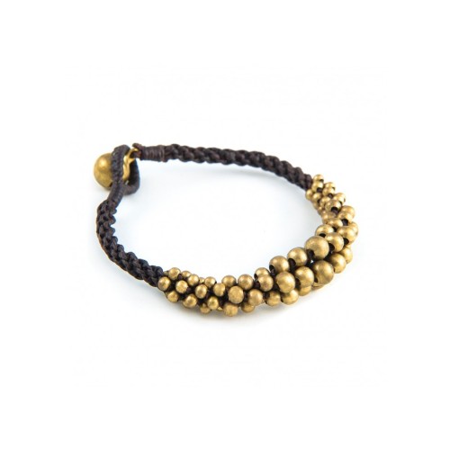 Bracelet macraméd with crescendo size brass beads.