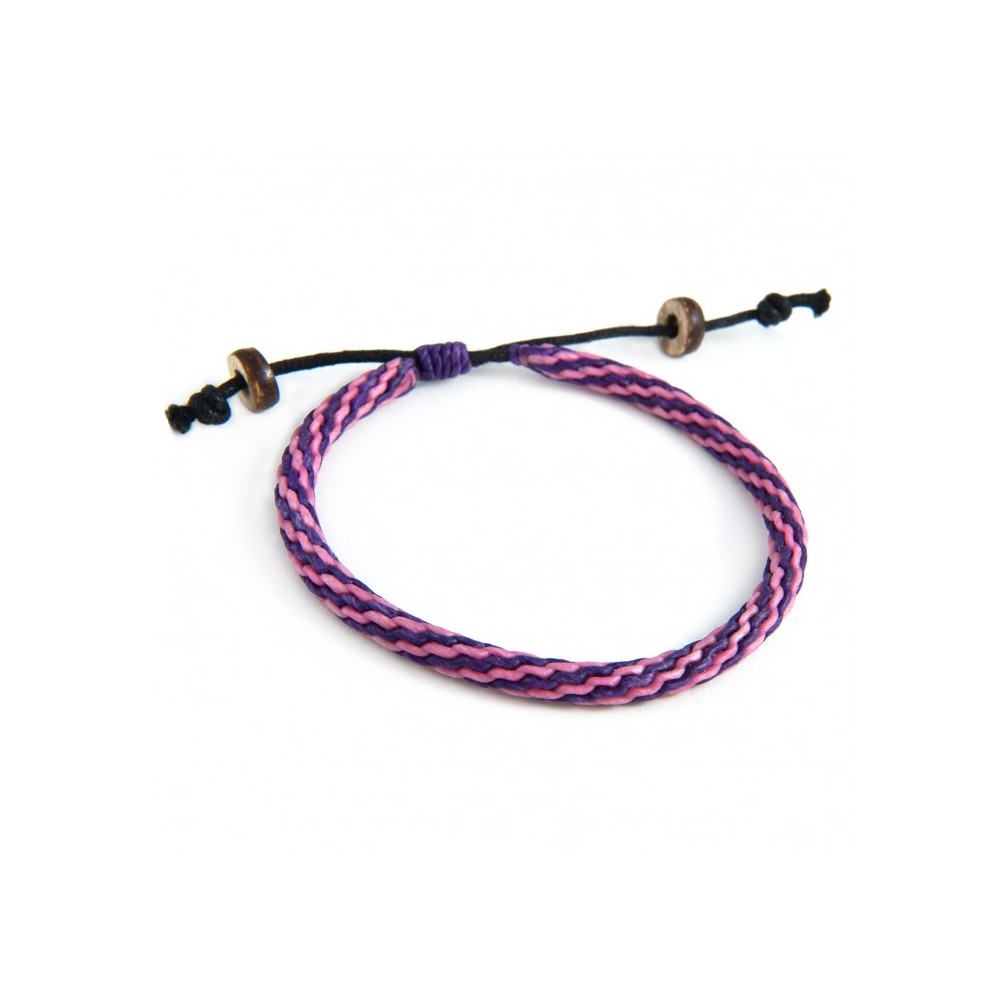 Bracelet en macramé avec fil de double couleurs. Bracelet en macramé avec fil de double couleurs.
