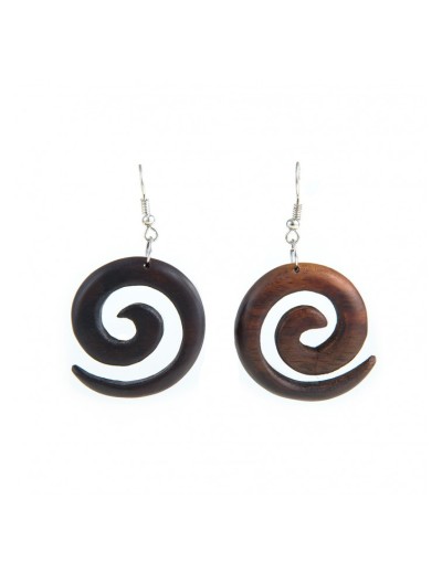 Tropical wood earrings in spiral shape.