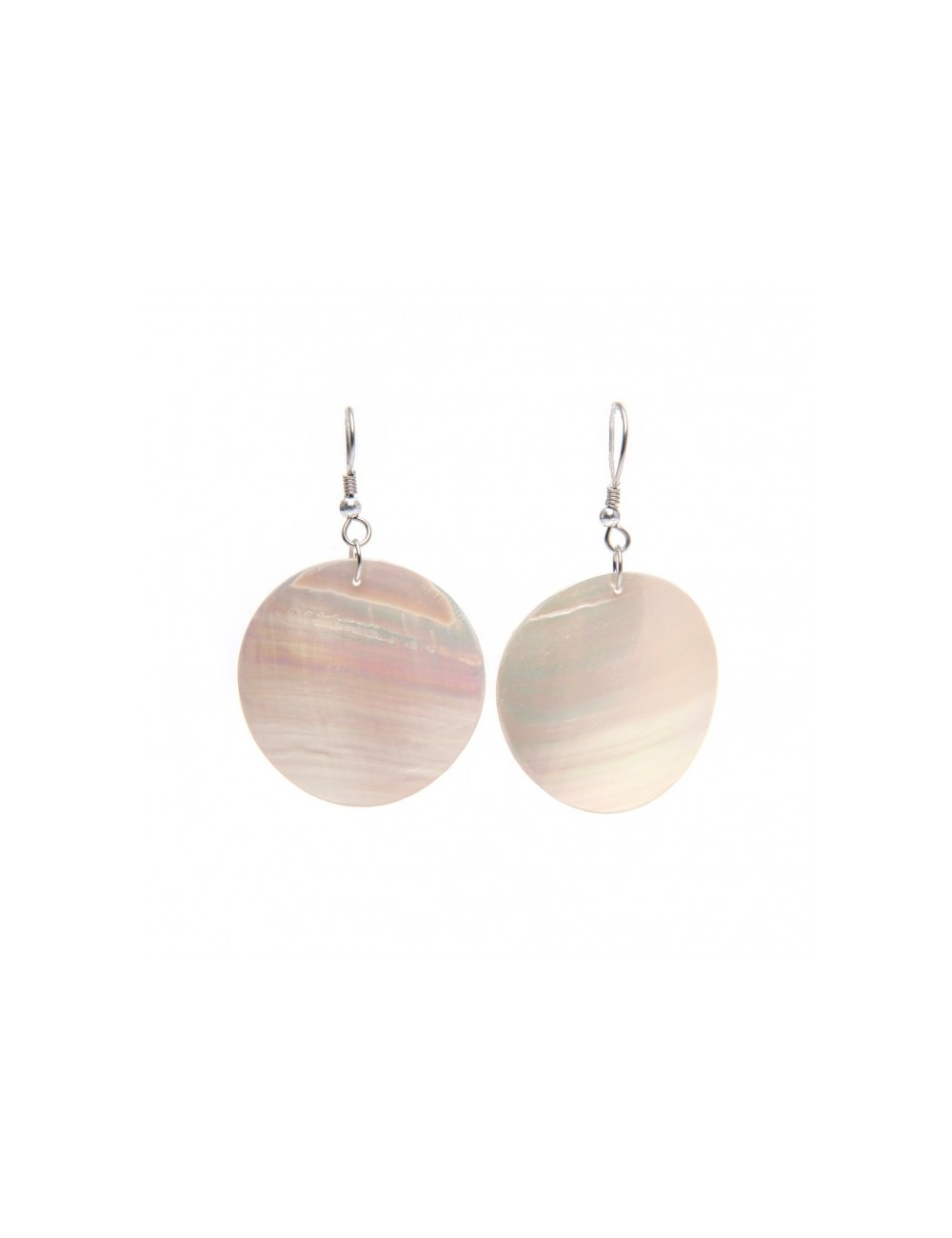 Round earrings in white mother pearl shell.