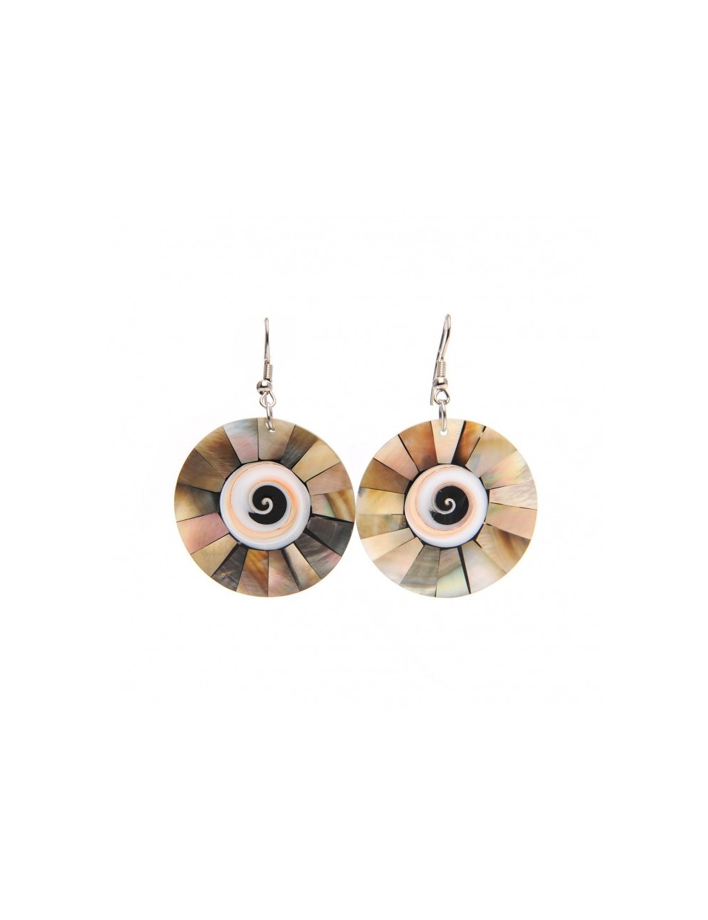 Round earrings in yellow mother pearl shell.