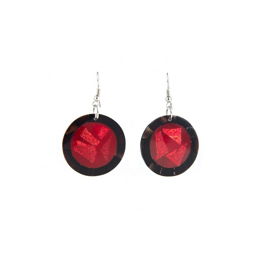 Black shell and red coral earrings in round shape