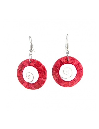 Round earrings in red coral and shiva eyes shell.