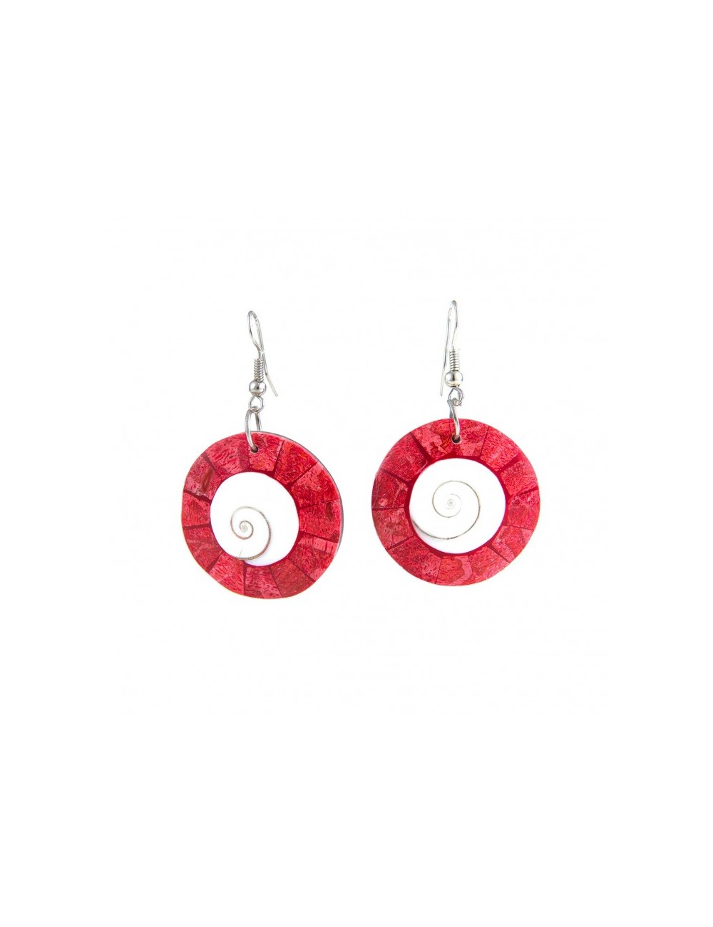 Round earrings in red coral and shiva eyes shell.