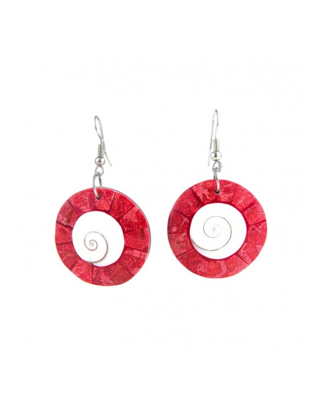 Round earrings in red coral and shiva eyes shell.